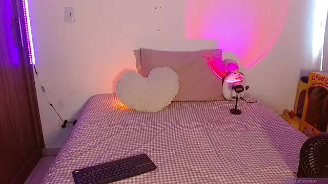 Oliviargf online show from March 9, 12:20 pm