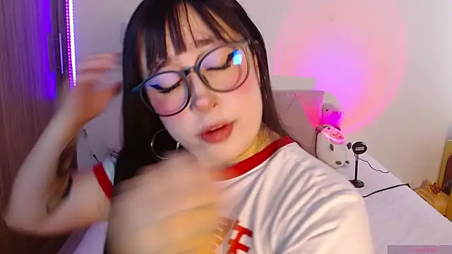 Oliviargf online show from March 20, 12:17 pm