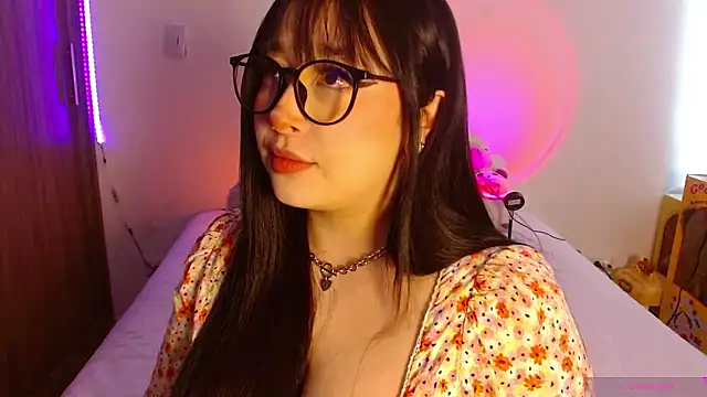 Oliviargf online show from May 14, 1:19 pm