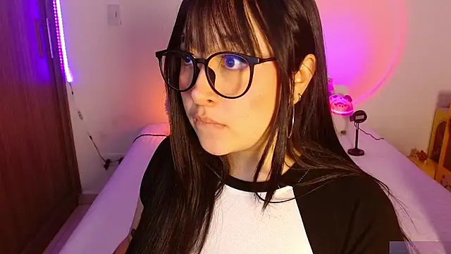 Oliviargf online show from May 2, 1:11 am