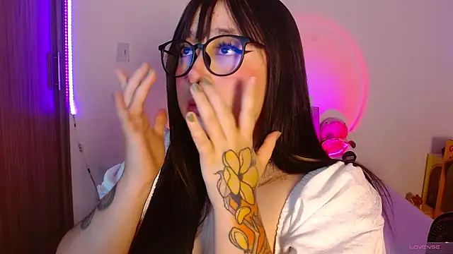 Oliviargf online show from April 29, 11:22 pm