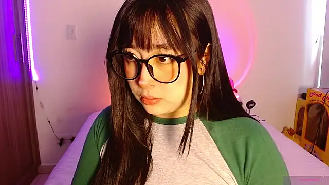Oliviargf online show from April 23, 12:29 pm
