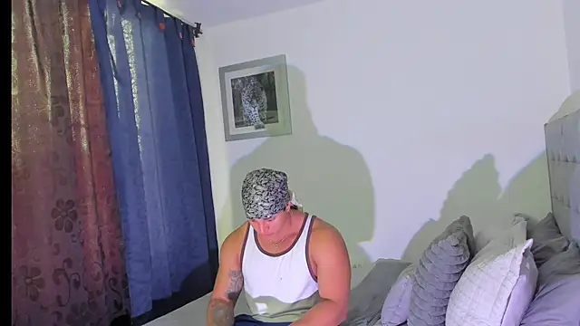 boys blackandwhite online show from November 30, 9:48 pm