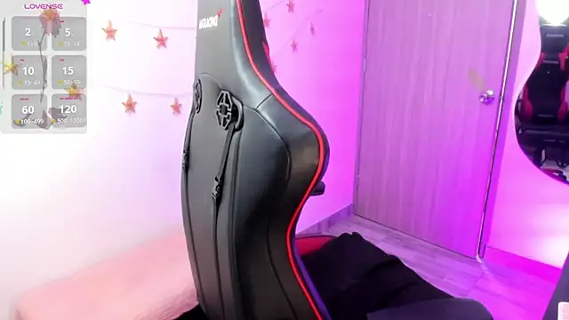 LindaSilverstone online show from April 13, 11:42 pm