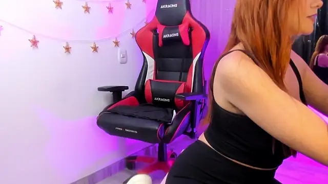 LindaSilverstone online show from April 22, 12:39 am