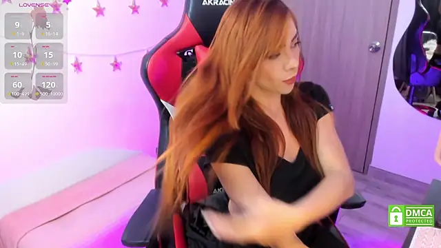 LindaSilverstone online show from November 17, 1:53 am