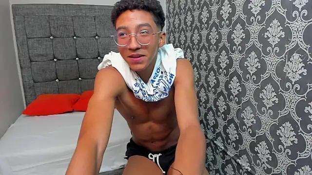 Snapshot of Danny_Twink20 chatting on March 21, 8:39 am Danny Twink20 online show from March 21, 8:39 am