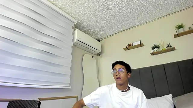 Snapshot of Danny_Twink20 chatting on March 15, 7:31 am Danny Twink20 online show from March 15, 7:31 am