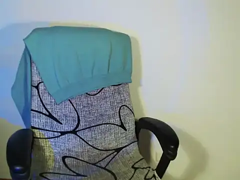 Hannah Kiim online show from March 9, 9:07 pm