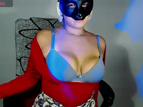 Snapshot of Hannah_Kiim chatting on October 19, 10:29 am Hannah Kiim online show from October 19, 10:29 am