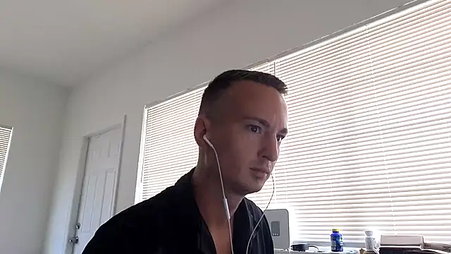Snapshot of TheDaddy005 chatting on June 16, 3:45 pm TheDaddy005 online show from June 16, 3:45 pm