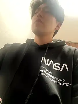 Snapshot of Stretch-man chatting on December 1, 12:28 pm Stretch-man online show from December 1, 12:28 pm