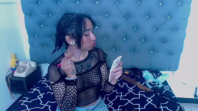 XxxReinaSexyBodyxxX777 online show from September 18, 8:01 pm