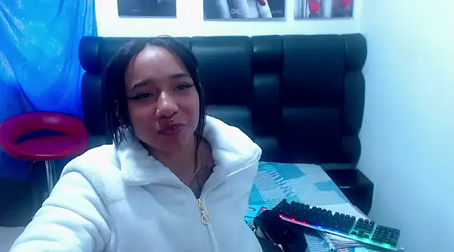 XxxReinaSexyBodyxxX777 online show from March 11, 7:25 pm