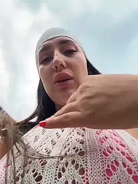 Snapshot of AleksandraRich chatting on February 3, 6:22 am AleksandraRich online show from February 3, 6:22 am