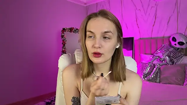 Snapshot of _Vikky_Moon_ chatting on November 13, 12:58 am Vikky Moon online show from November 13, 12:58 am