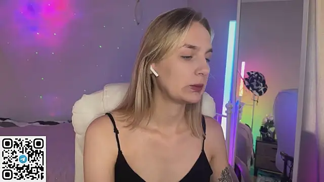  Vikky Moon  online show from July 8, 12:57 am