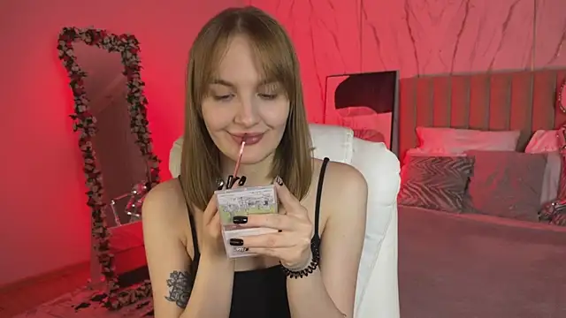 Snapshot of _Vikky_Moon_ chatting on November 18, 12:37 am Vikky Moon online show from November 18, 12:37 am