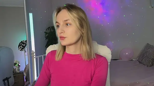  Vikky Moon  online show from May 29, 1:00 am