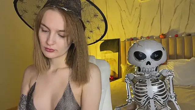 Snapshot of _Vikky_Moon_ chatting on October 28, 12:44 am Vikky Moon online show from October 28, 12:44 am