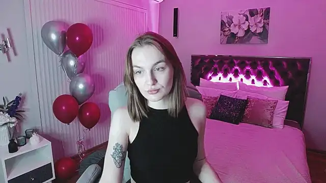  Vikky Moon  online show from March 8, 1:28 am