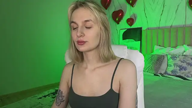  Vikky Moon  online show from March 13, 12:59 am