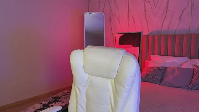  Vikky Moon  online show from October 8, 1:18 am