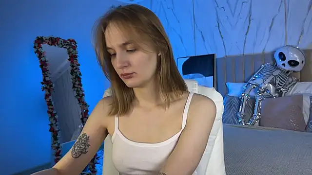 Snapshot of _Vikky_Moon_ chatting on November 15, 12:58 am Vikky Moon online show from November 15, 12:58 am