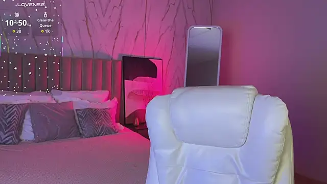  Vikky Moon  online show from October 3, 12:25 am
