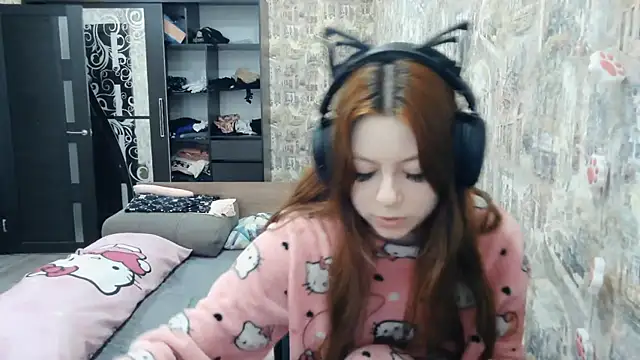 Snapshot of RendyDow chatting on February 6, 8:10 am RendyDow online show from February 6, 8:10 am