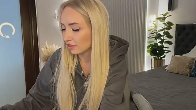 OhMyEmma online show from March 30, 1:18 am