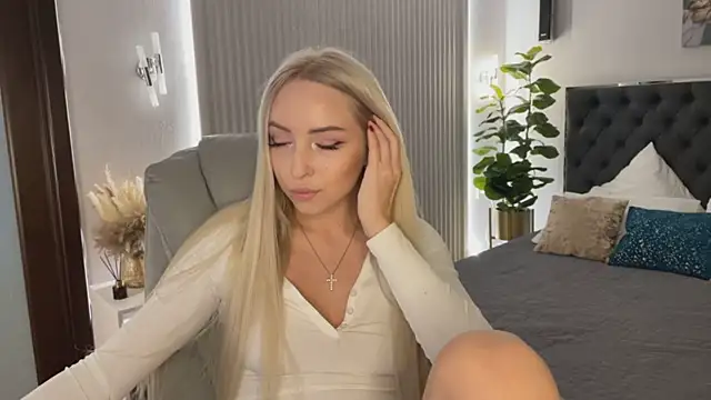 OhMyEmma online show from March 27, 1:36 am