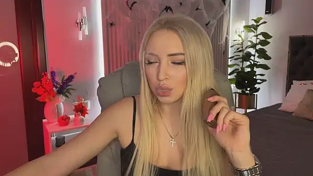 OhMyEmma online show from October 25, 1:16 am