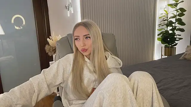 OhMyEmma online show from March 11, 1:21 am