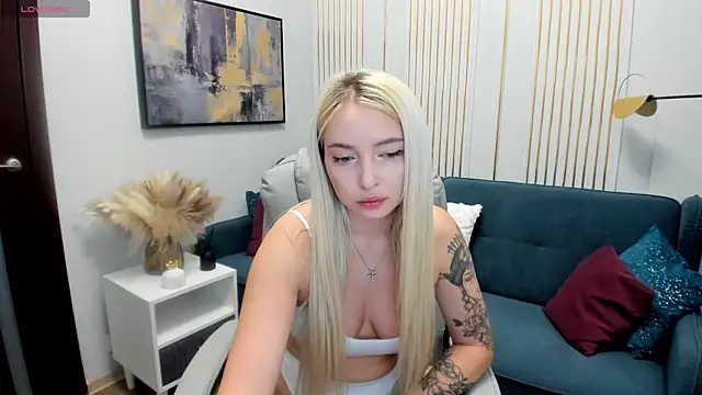 Snapshot of OhMyEmma chatting on March 17, 1:03 am OhMyEmma online show from March 17, 1:03 am