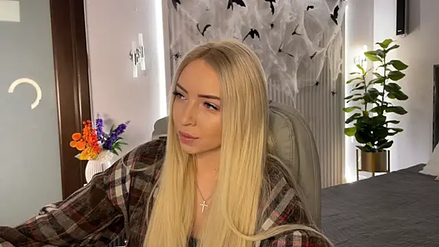 OhMyEmma online show from October 27, 1:17 am