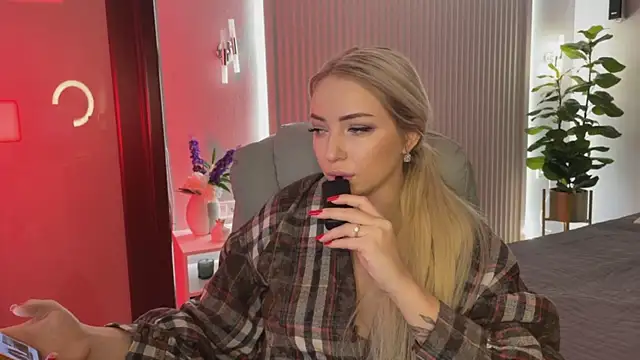 OhMyEmma online show from November 11, 1:22 am