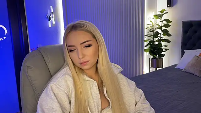 OhMyEmma online show from November 3, 1:33 am