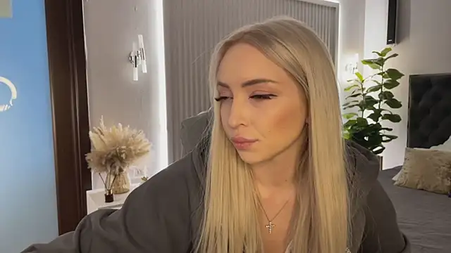 OhMyEmma online show from April 13, 1:09 am