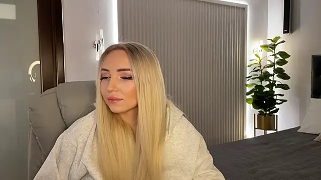 OhMyEmma online show from November 25, 1:17 am