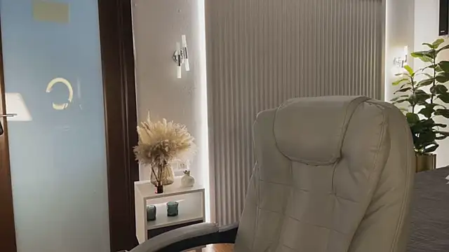 OhMyEmma online show from April 15, 1:22 am