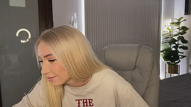 OhMyEmma online show from February 9, 1:14 am