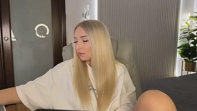 OhMyEmma online show from February 5, 1:23 am