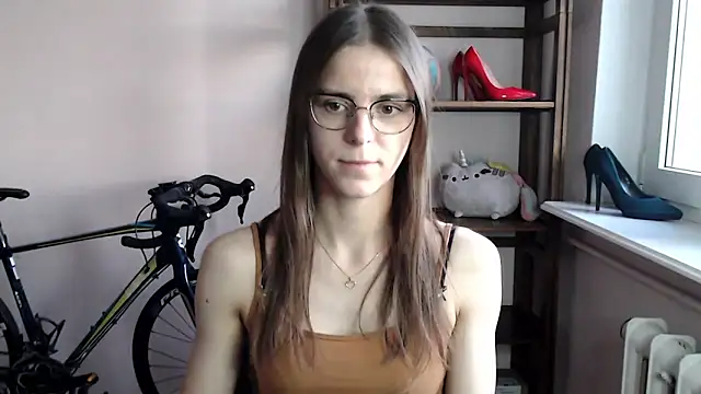 love megi online show from December 19, 2:30 pm