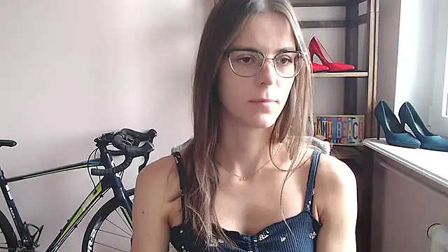 love megi online show from April 13, 6:50 am