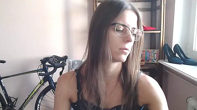 love megi online show from April 11, 6:21 am