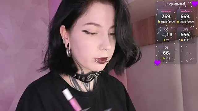 Snapshot of yourvodka chatting on May 10, 6:17 am yourvodka online show from May 10, 6:17 am
