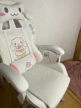 Bella Gloria online show from November 6, 3:38 pm