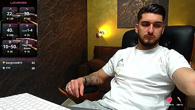 Snapshot of MatiasDean chatting on October 13, 5:20 am MatiasDean online show from October 13, 5:20 am