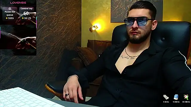 Snapshot of MatiasDean chatting on September 19, 4:49 am MatiasDean online show from September 19, 4:49 am